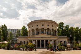 19th-arrondissement;-Architectural-heritage;-Barrière-Saint-Martin;-Claude-Nicolas-Ledoux;-Colonnade;-France;-Historic-monument;-Île-de-France-region;-Kaleidos;-Kaleidos-images;-La-parole-à-limage;-Neoclassical-architecture;-Paris;-Parisian-heritage;-Pediment;-Portico;-Potted-plants;-Rotonde-de-la-Villette;-Stories-Pictures;-Summer-2026;-Tarek-Charara;-Toll-gate;-Tourism;-Wall-of-the-Farmers-General